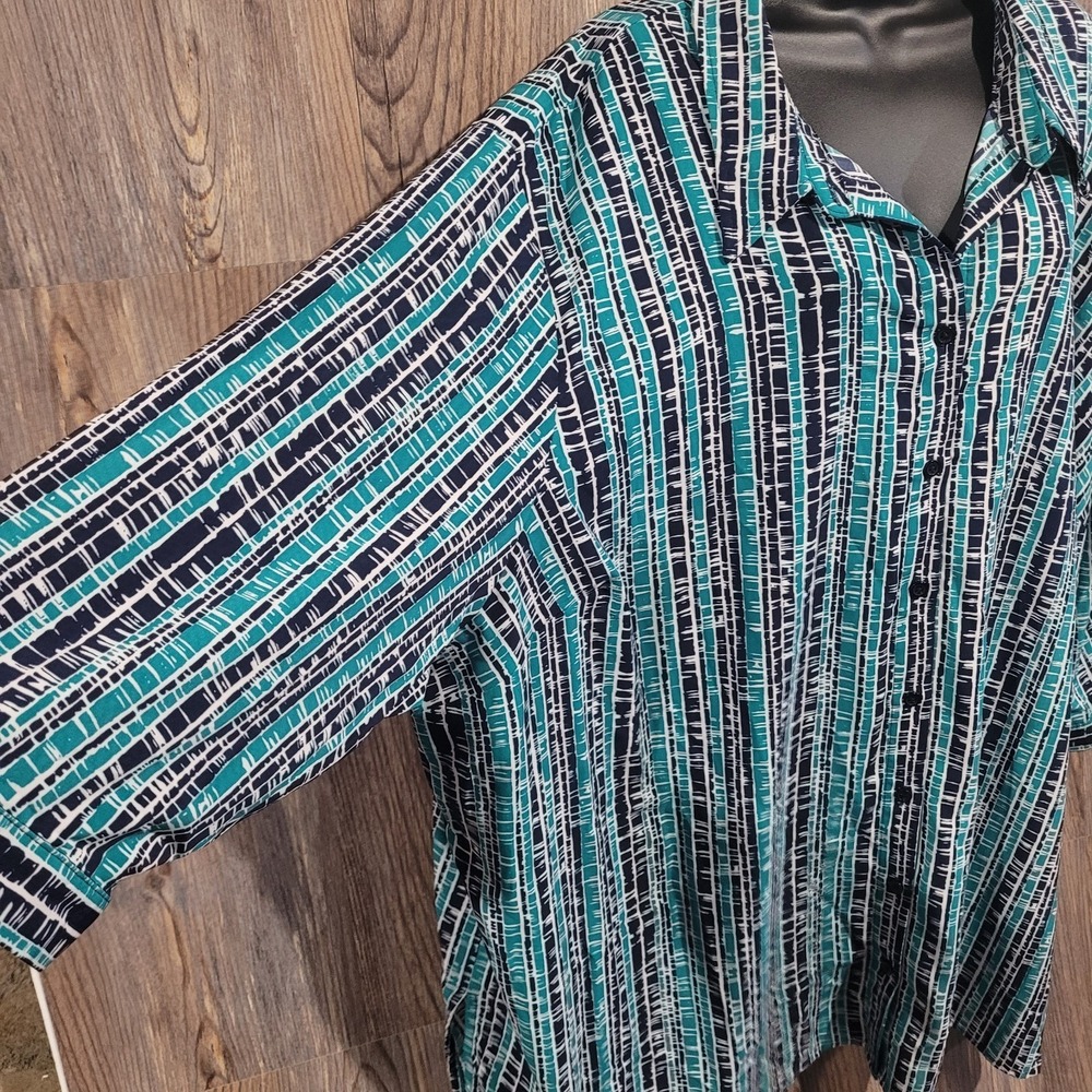 Catherines Button Front Geometric Blouse Top Plus Size 4X Green/Dark Blue - Picture 6 of 10